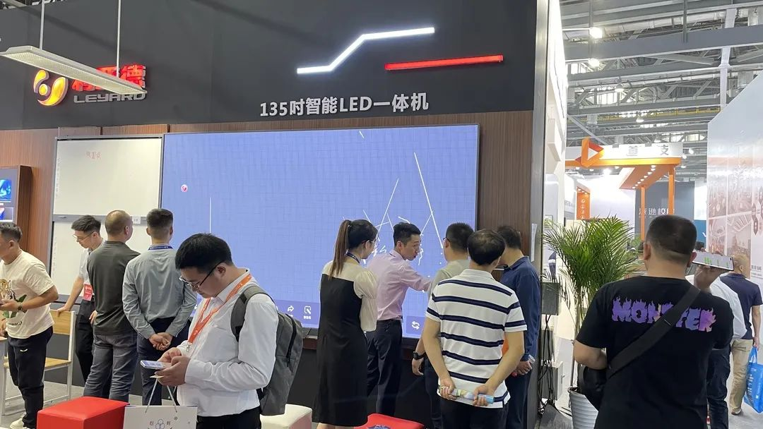 米兰·(milan)中国官方网教育新品及解决方案惊艳亮相81届教装展